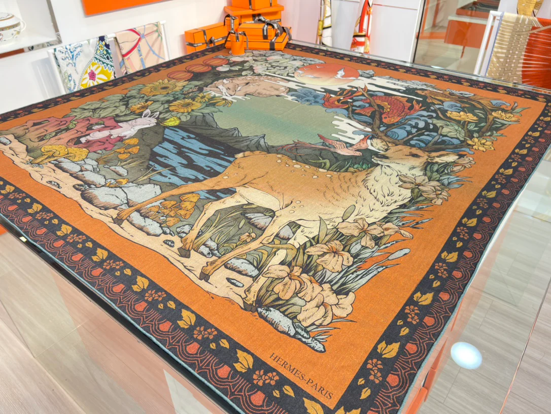 Большой двусторонний бархатный шарф Hermes - 140 см