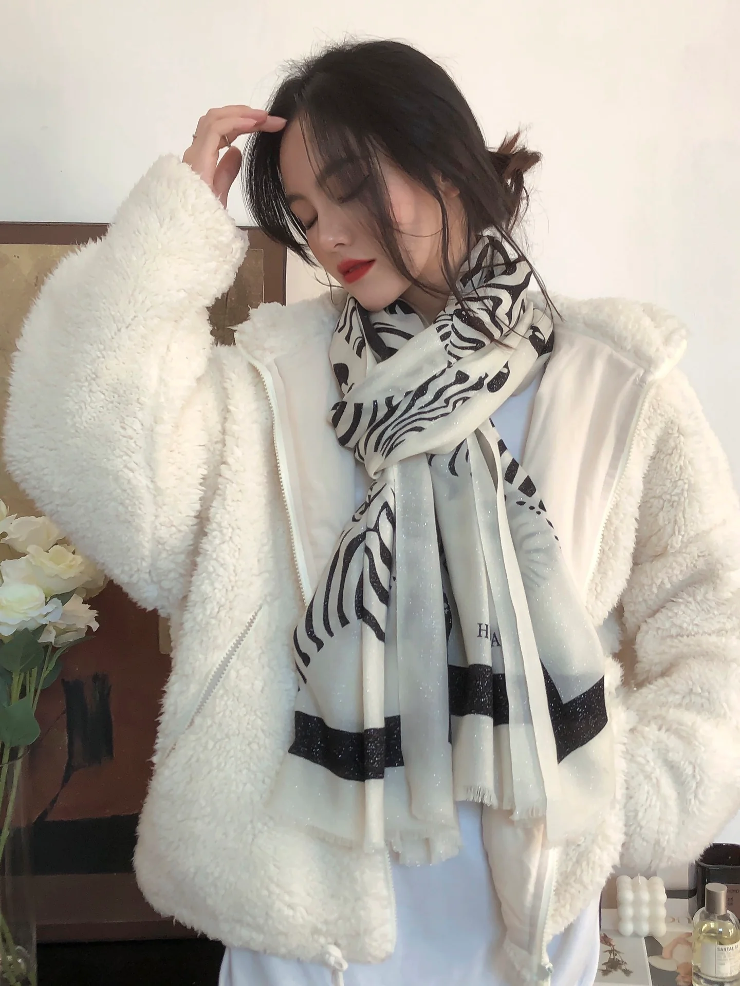 Длинный церемониальный шарф Hermes с изображением лошади — 100-200 см — Кашемировый принт — Белый