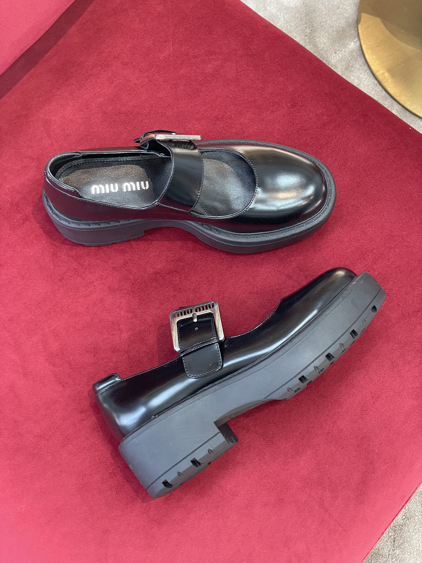 Miu Miu — Новинка сезона осень/зима 2022 — Туфли Мэри Джейн на платформе