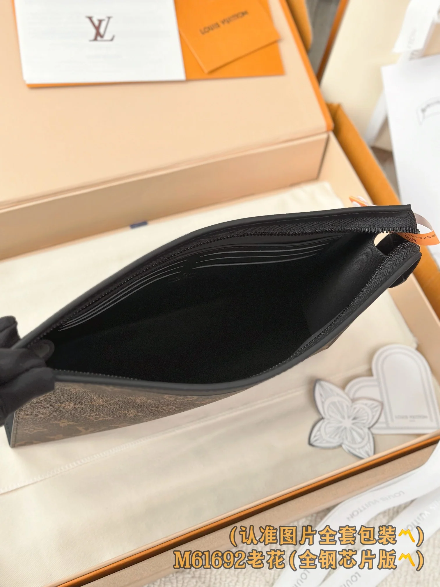 LV-m61692-pochette-voyage средняя сумка-классическая монограмма