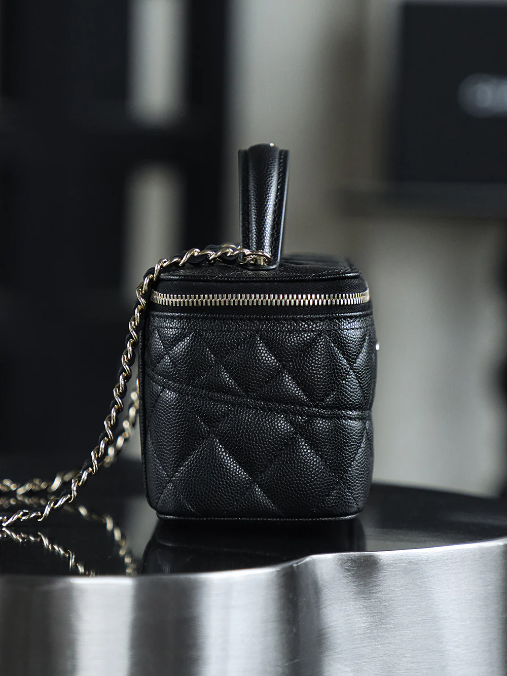 Косметичка Chanel 25c - Черная - Фурнитура из светлого золота