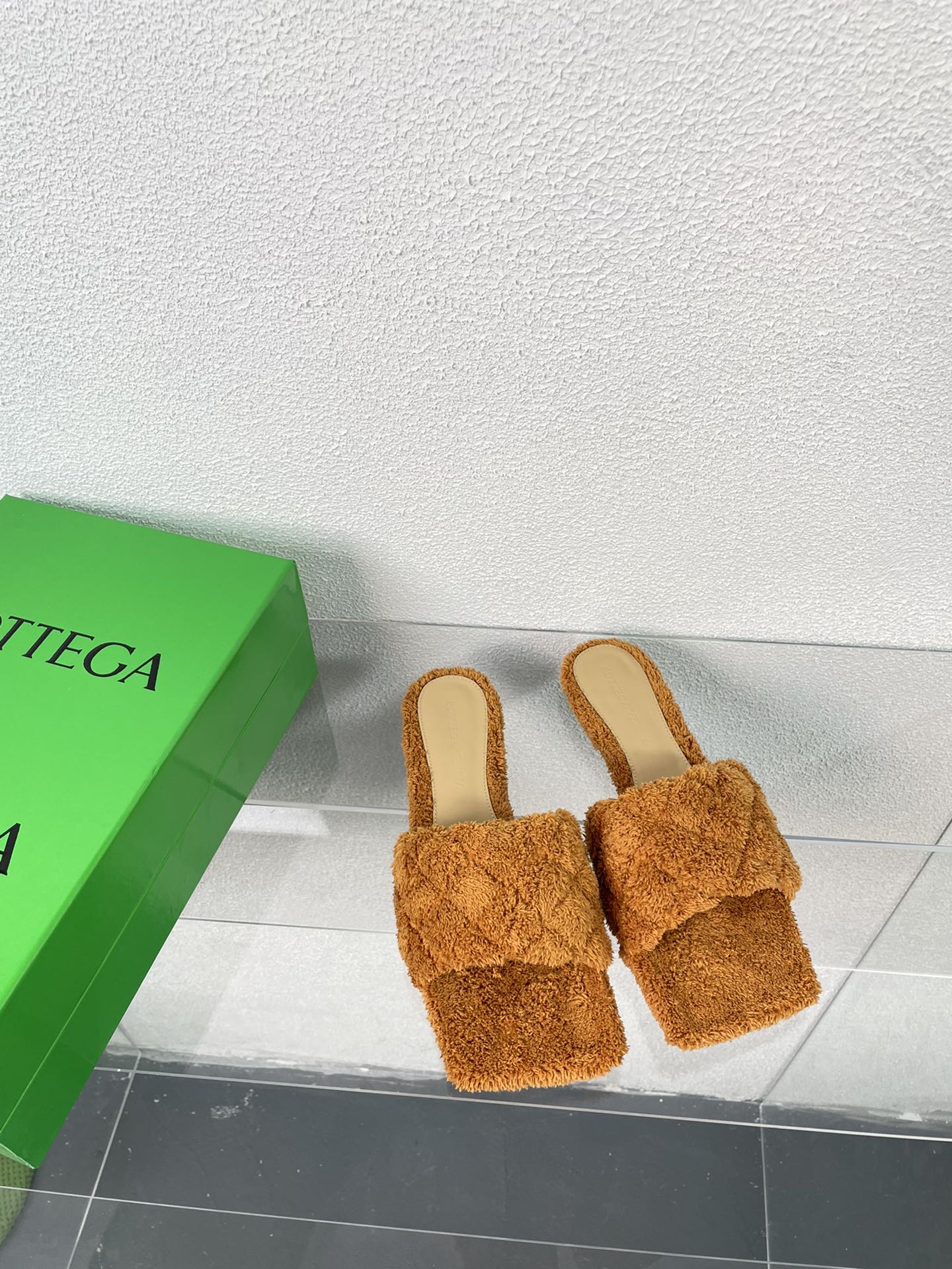 Новинка 2023 года от BV - Серия плюшевых тапочек - Карамельный цвет