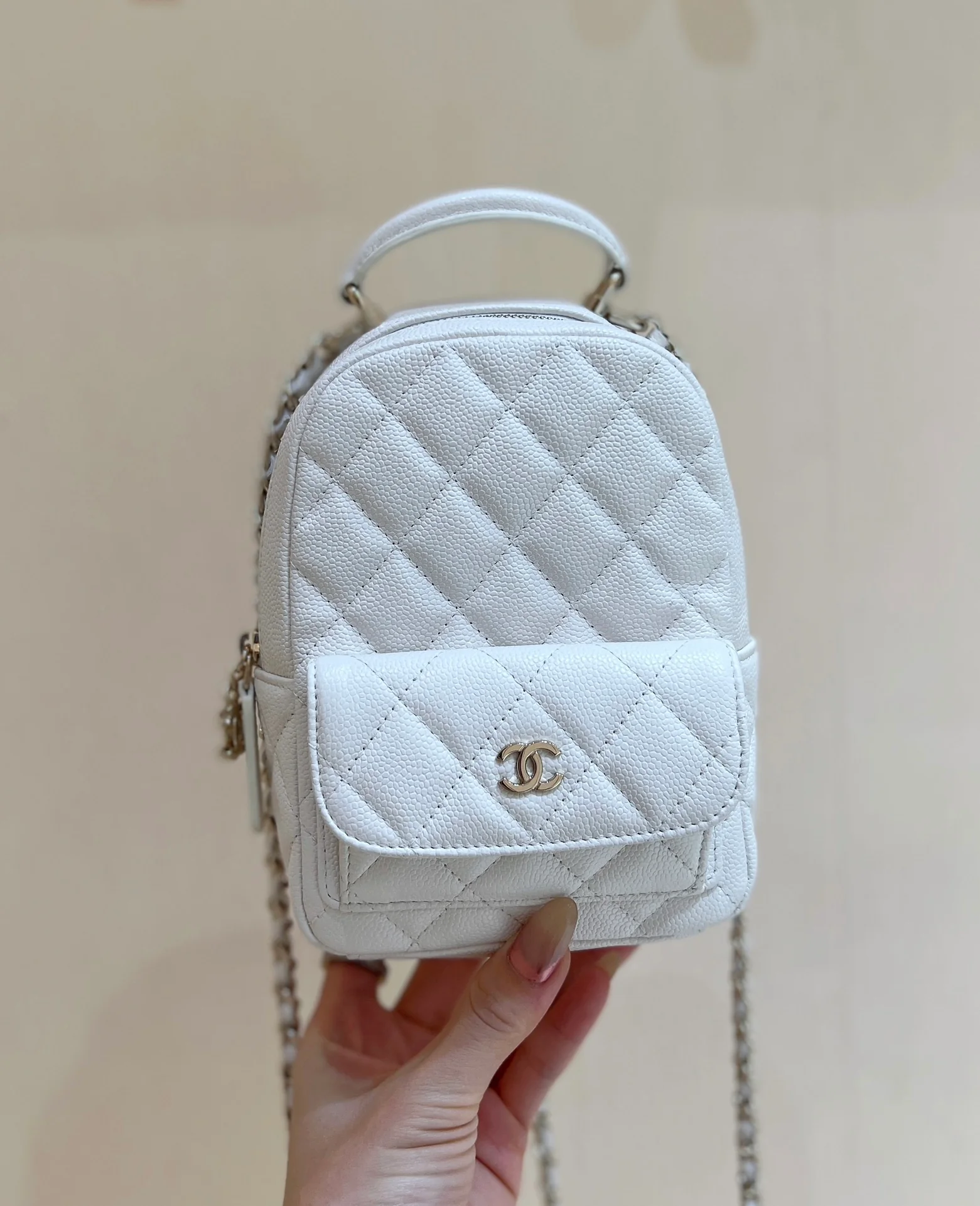 Новый оригинальный мини-рюкзак Chanel 24c - белый