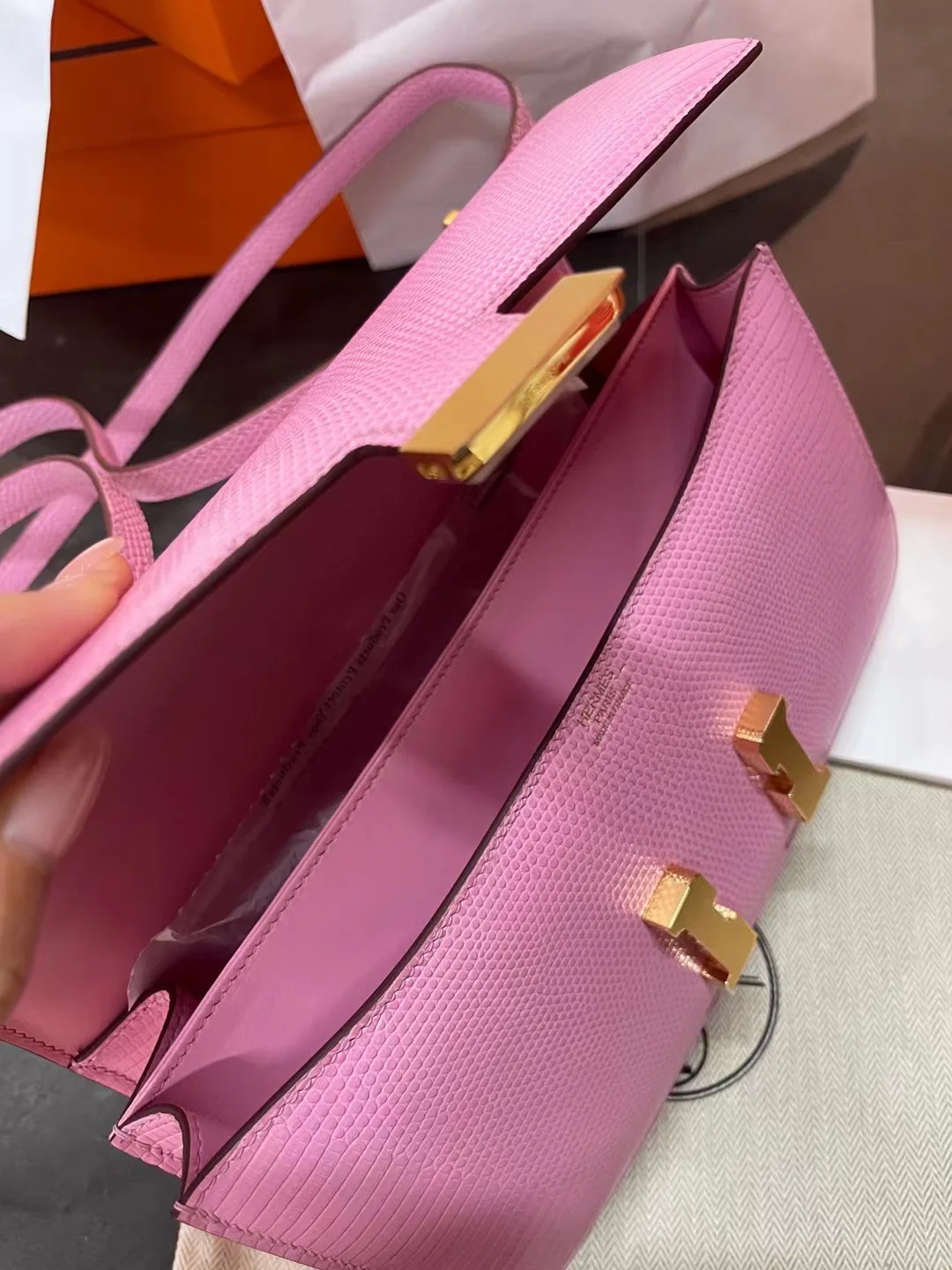 Пряжка Hermes Constance 26 Elan с изображением ящерицы и розовым золотом