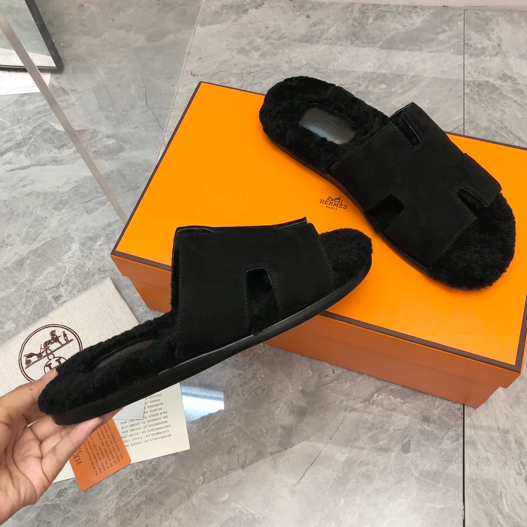 Новинка сезона осень/зима 2023 от Hermes - шерстяные тапочки с манжетой H-образной формы - унисекс - черные