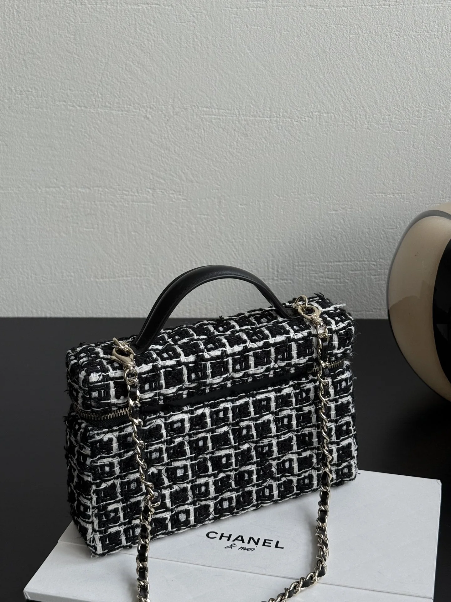 Сумка-ланч Chanel LP из шерсти, черная.