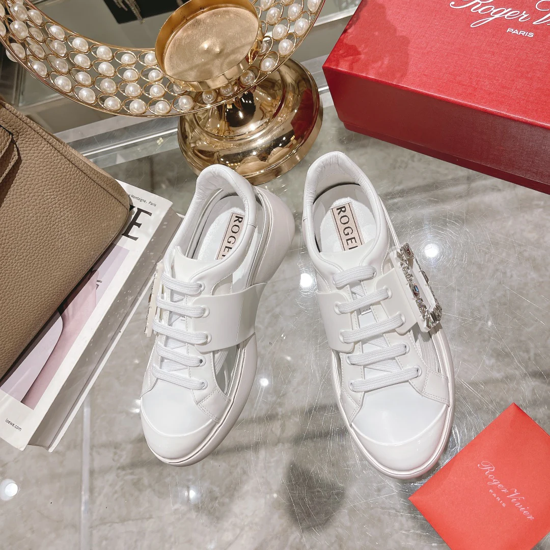 Обувь для автодомов - белые кроссовки