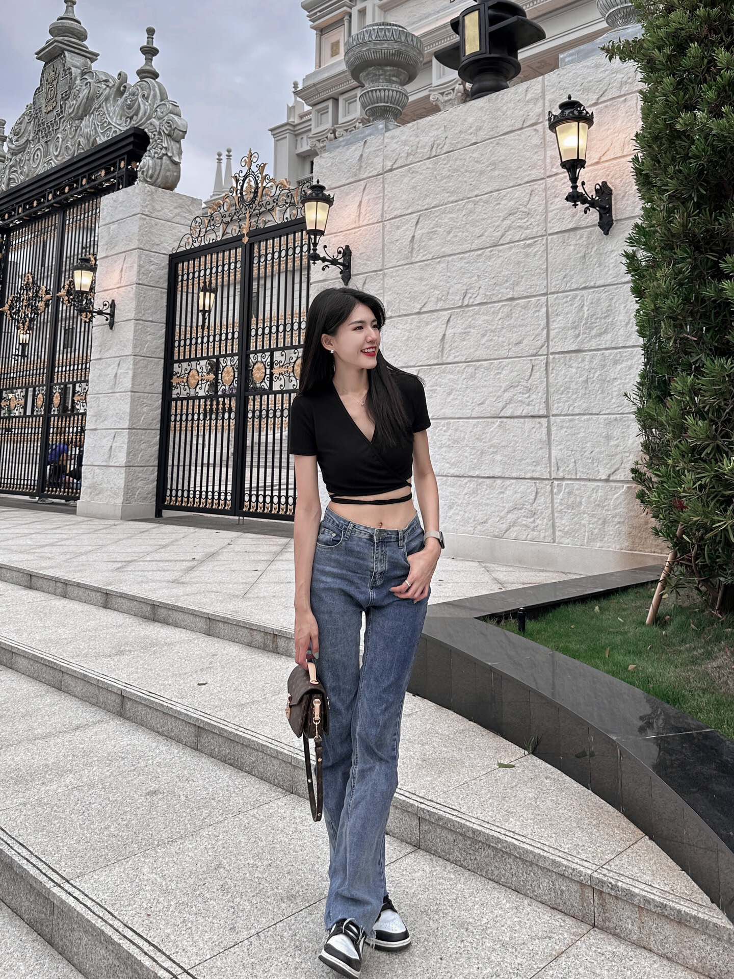 m46279-LV-pochette-metis-east-west-messenger bag-shoulder/crossbody bag