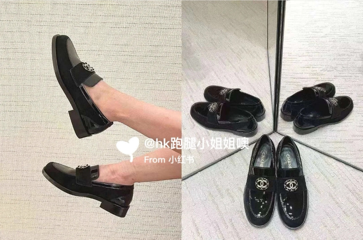 Винтажные лоферы Chanel — на фото.