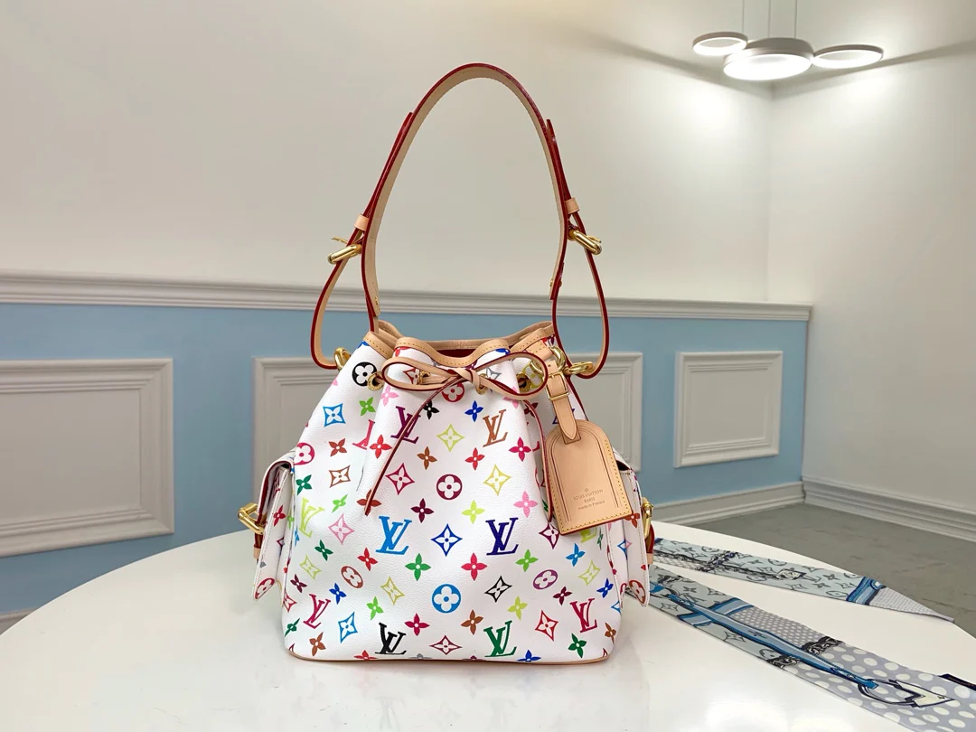 m42229-LV-серия noe - Сумка на завязках от Такаши Мураками