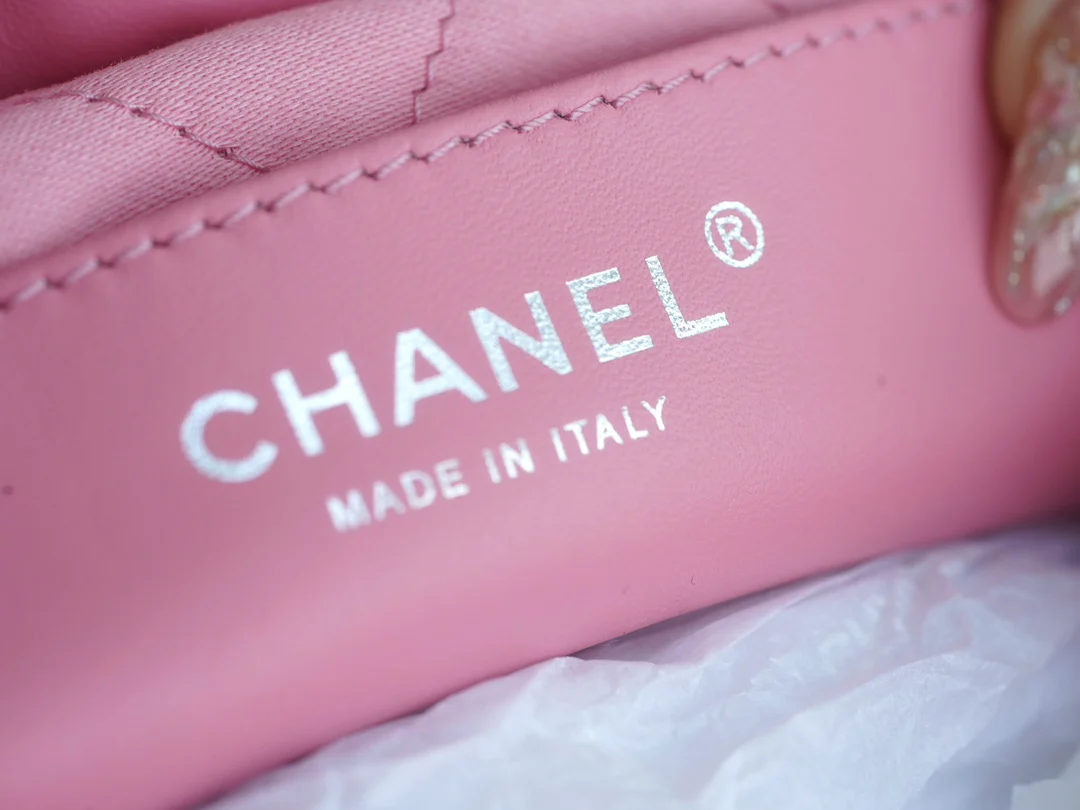 Новинка сезона весна/лето 2023 от Chanel - сумка 22 - мини - розовая с серебряной пряжкой