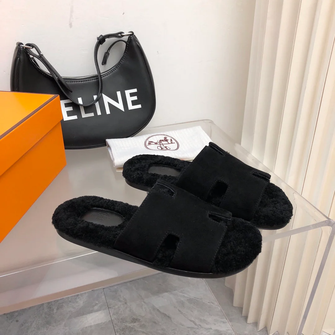 Новинка сезона осень/зима 2023 от Hermes - шерстяные тапочки с манжетой H-образной формы - унисекс - черные