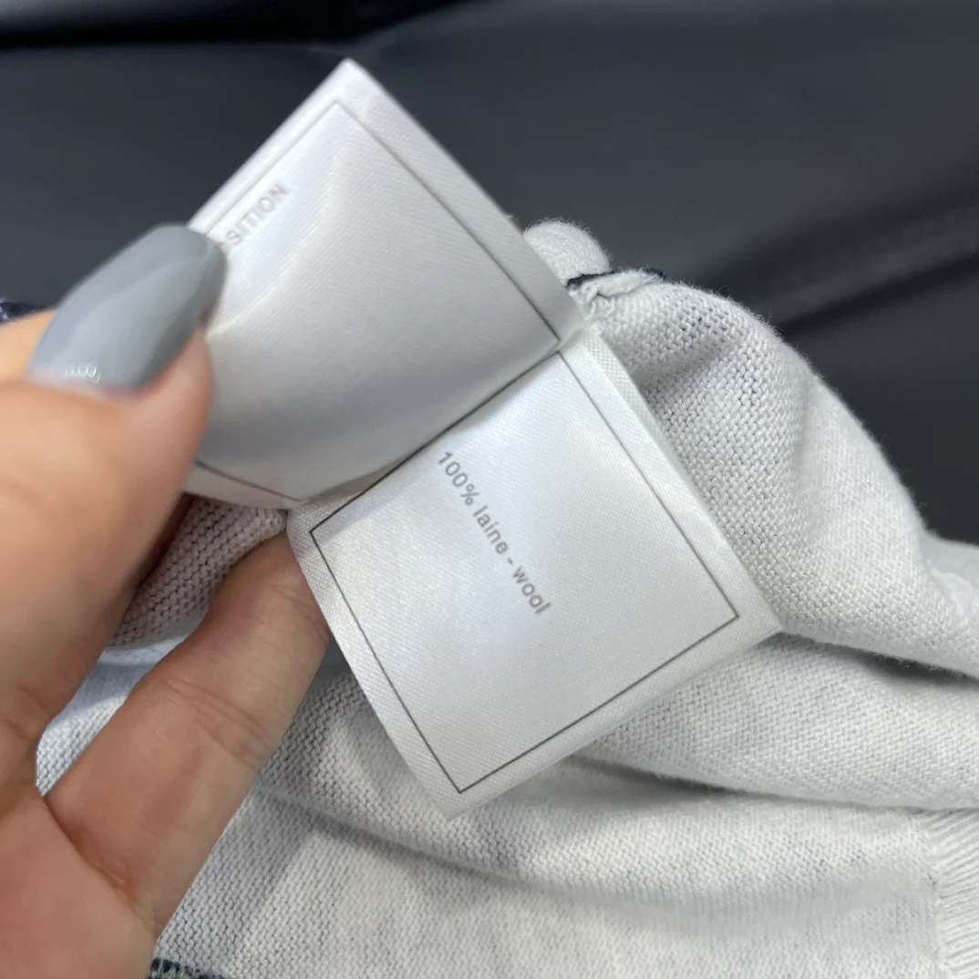 Платье Chanel 2403 Comet Collection из трикотажа с принтом и короткими рукавами.