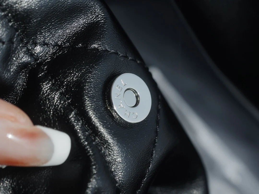 Сумка Chanel No. 22 - горизонтальная - черная