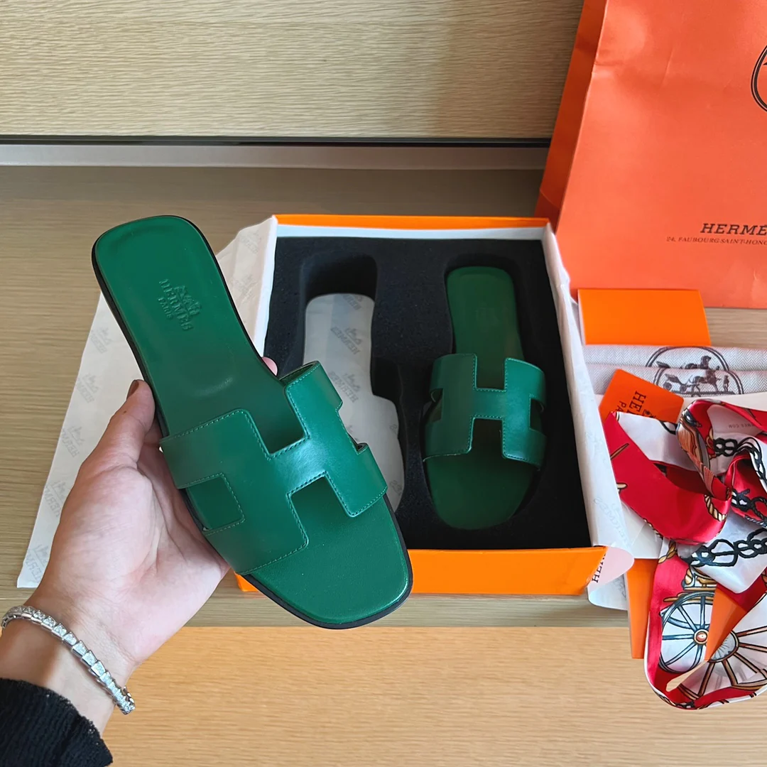 Классические домашние тапочки Hermes H - Верх из однотонной кожи - Подошва, полностью закрывающая тапочки - Зеленый