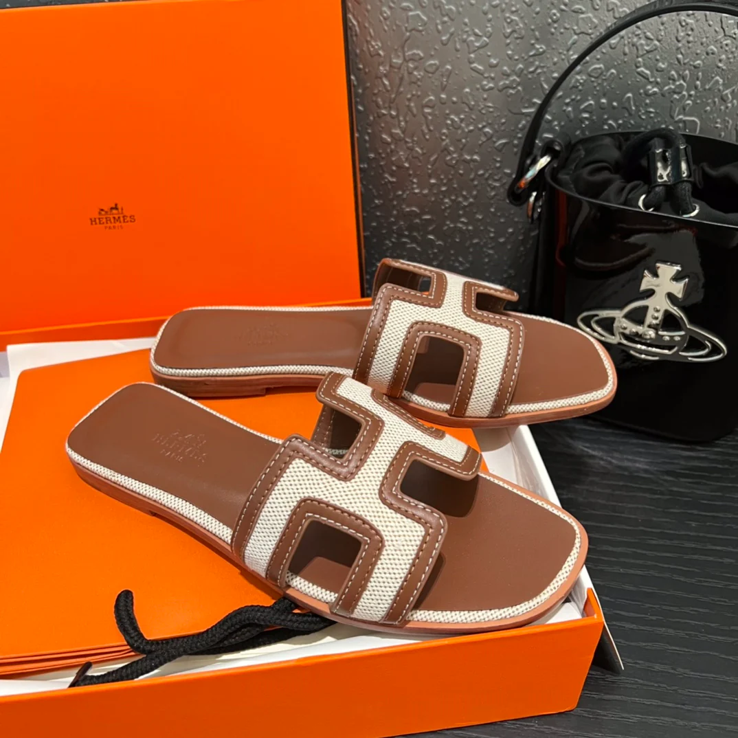 Новинка сезона весна/лето 2022 от Hermes - плоские тапочки H - 4