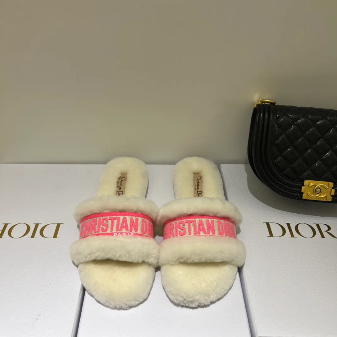 Dior - Новинка сезона осень/зима 2022 - Шерстяные тапочки - 1