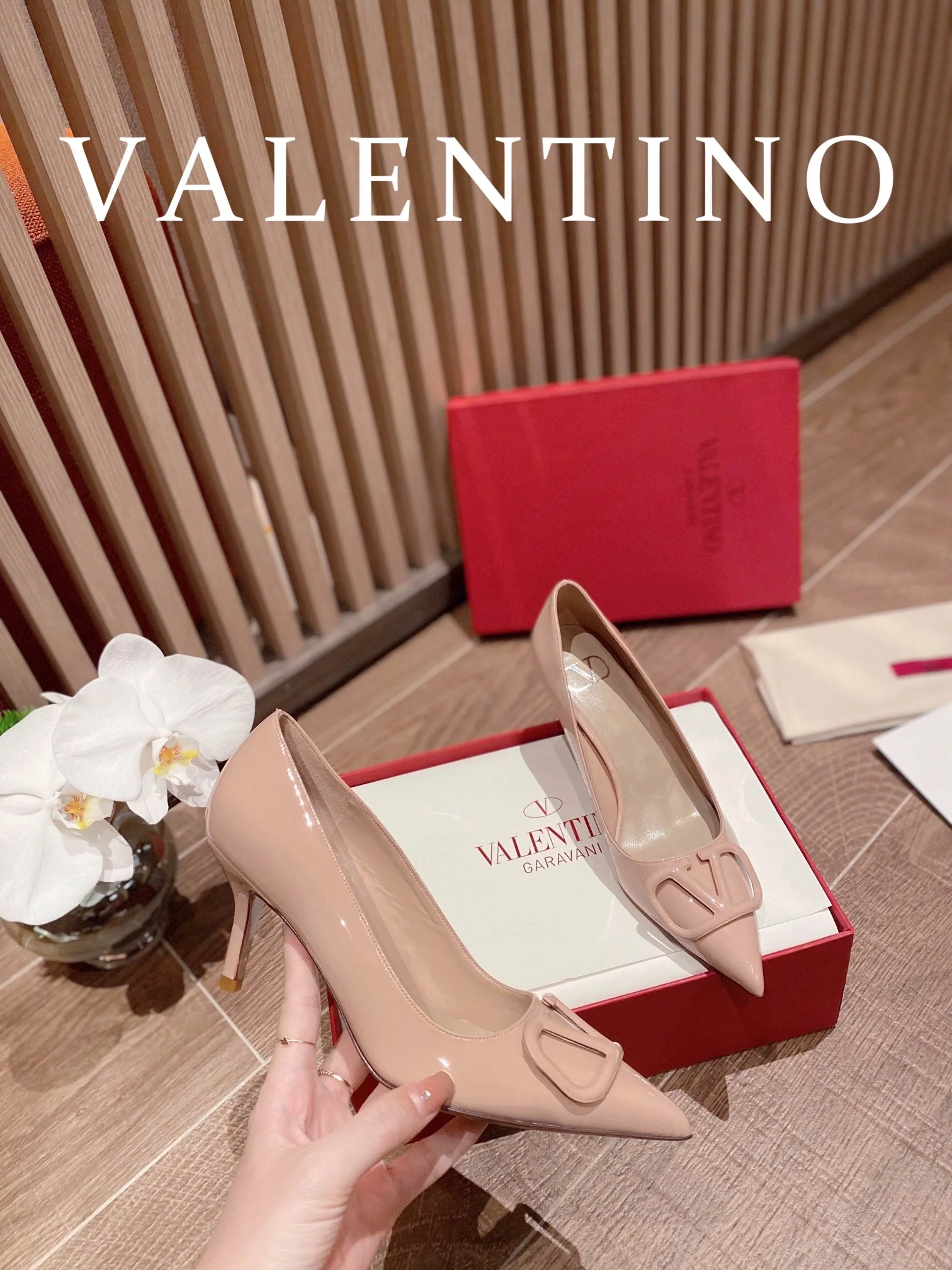 Valentino - Абрикосовые туфли на высоком каблуке с острым носком
