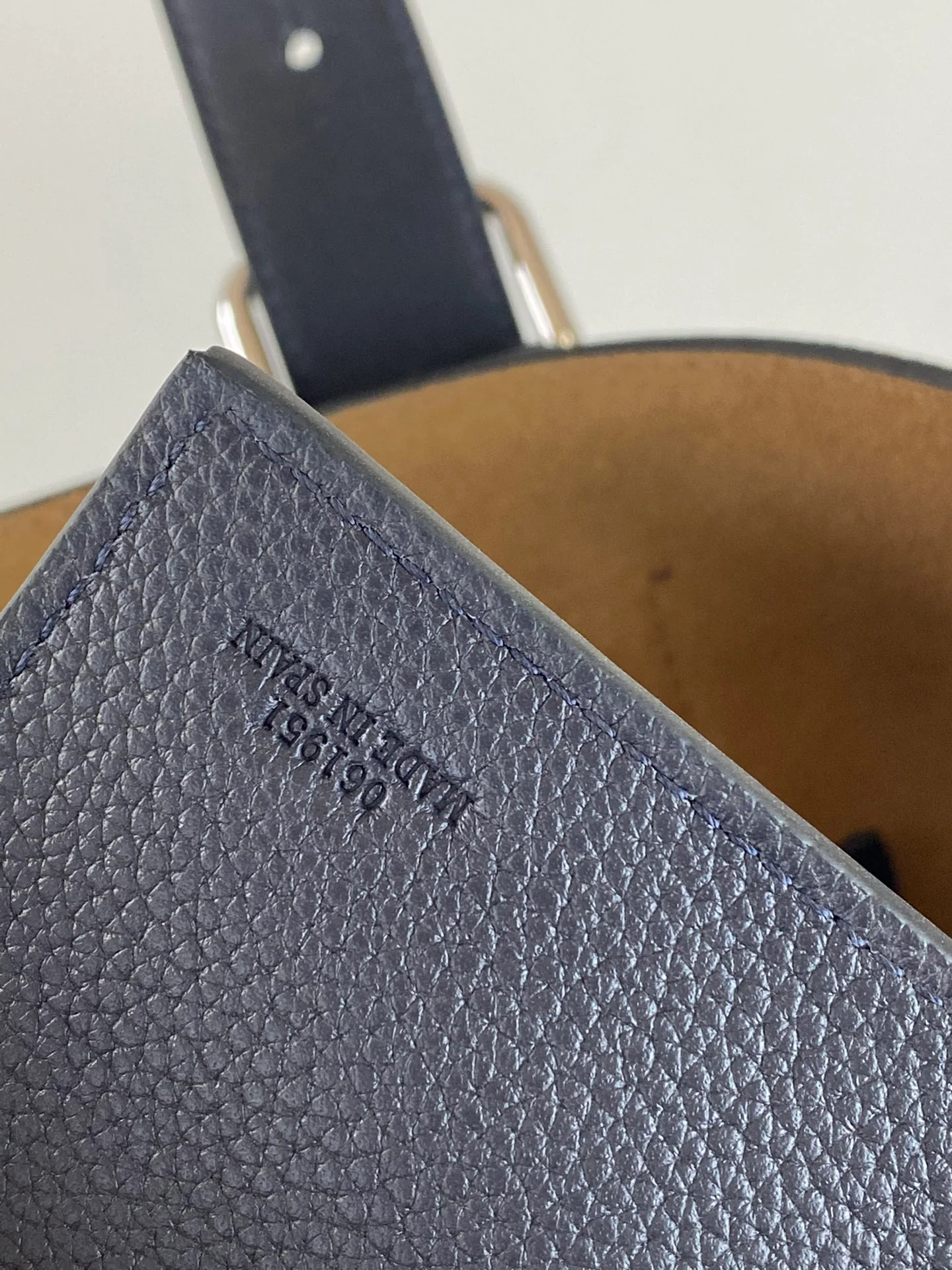 Мужская сумка-тоут Loewe с пряжкой