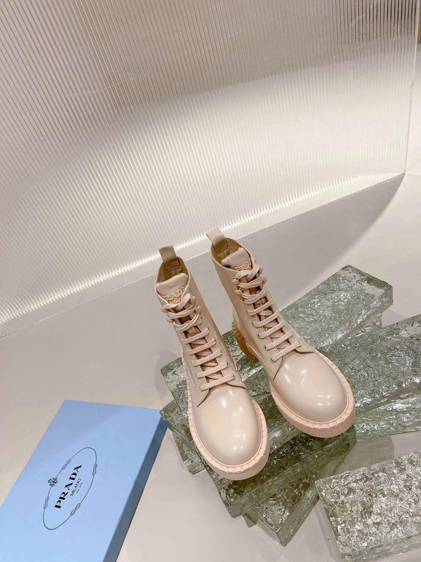 Prada - Высококачественный товар (для перепродавцов) - Серебристые ботинки с пряжками