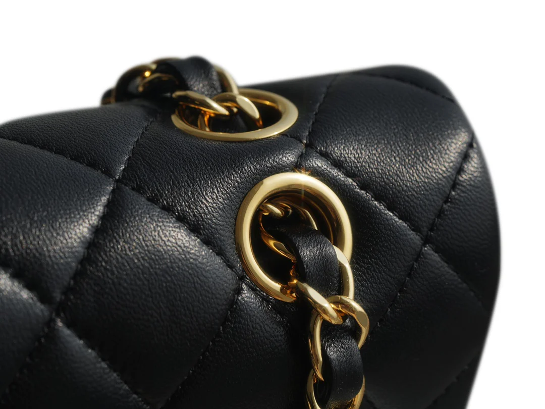 Сумка Chanel CF Medium - 25 см - из черной овечьей кожи с золотой пряжкой - CF25