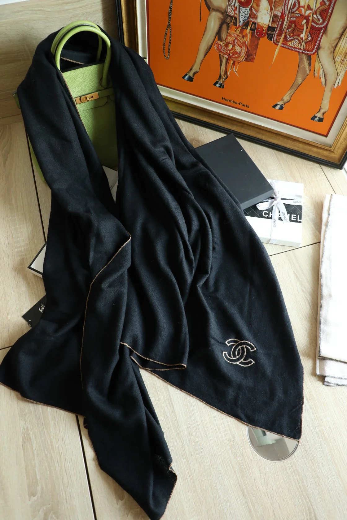 Шарф Chanel с контрастной каймой, 100-200 см, из овечьей шерсти, черный.