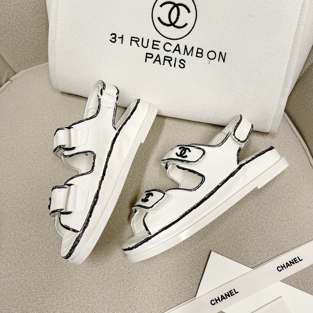 Chanel - Белые кожаные сандалии