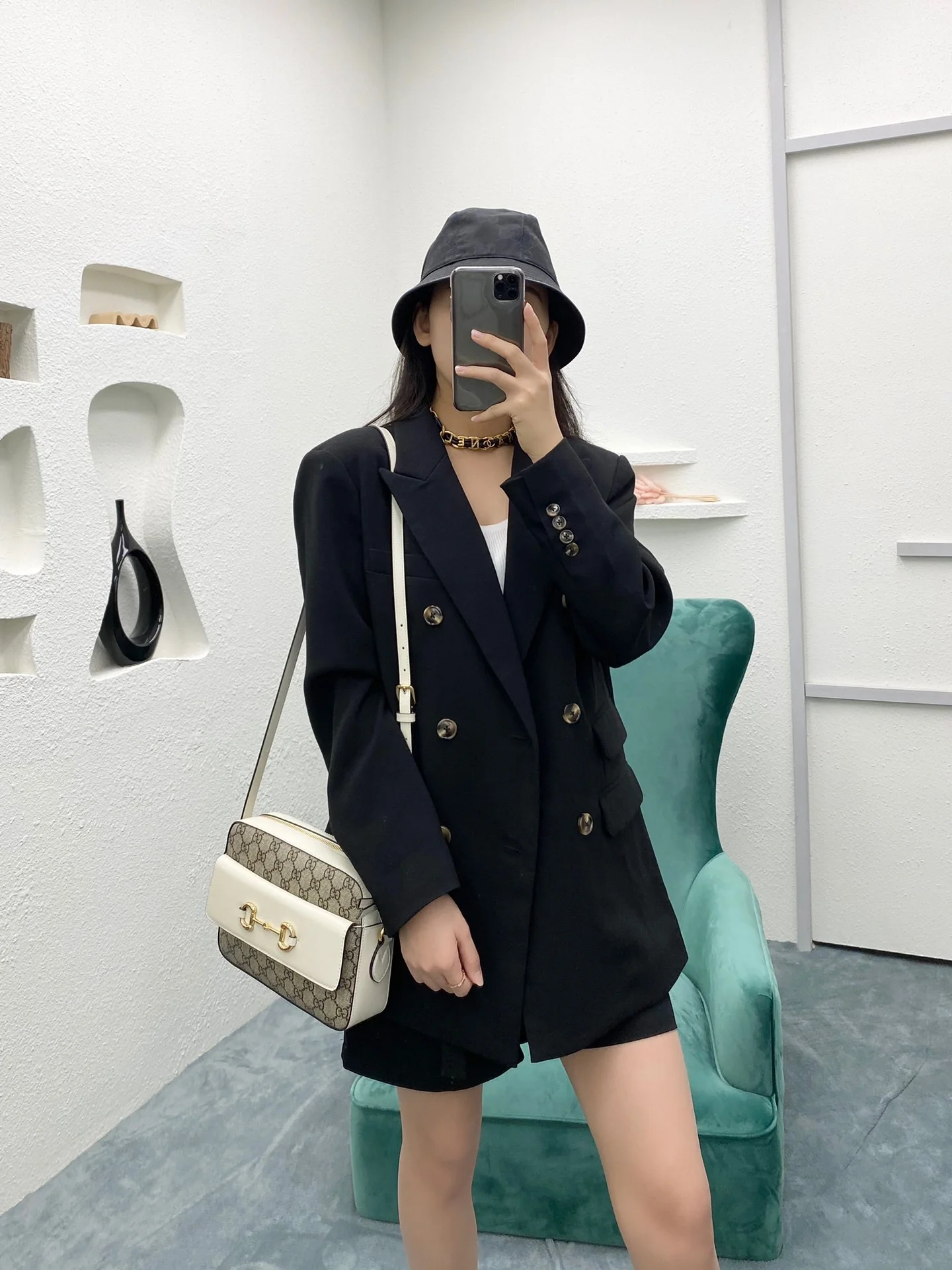 Сумка для фотоаппарата Gucci 1955 с пряжкой в ??виде подковы - 2 шт.