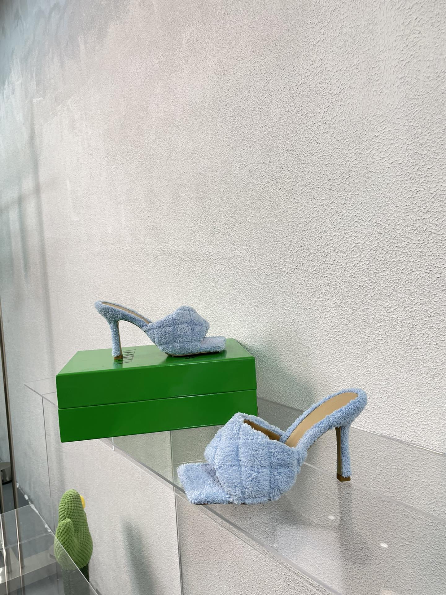 Новинка 2023 года от BV - Серия плюшевых тапочек - Тапочки на высоком каблуке - Светло-голубые