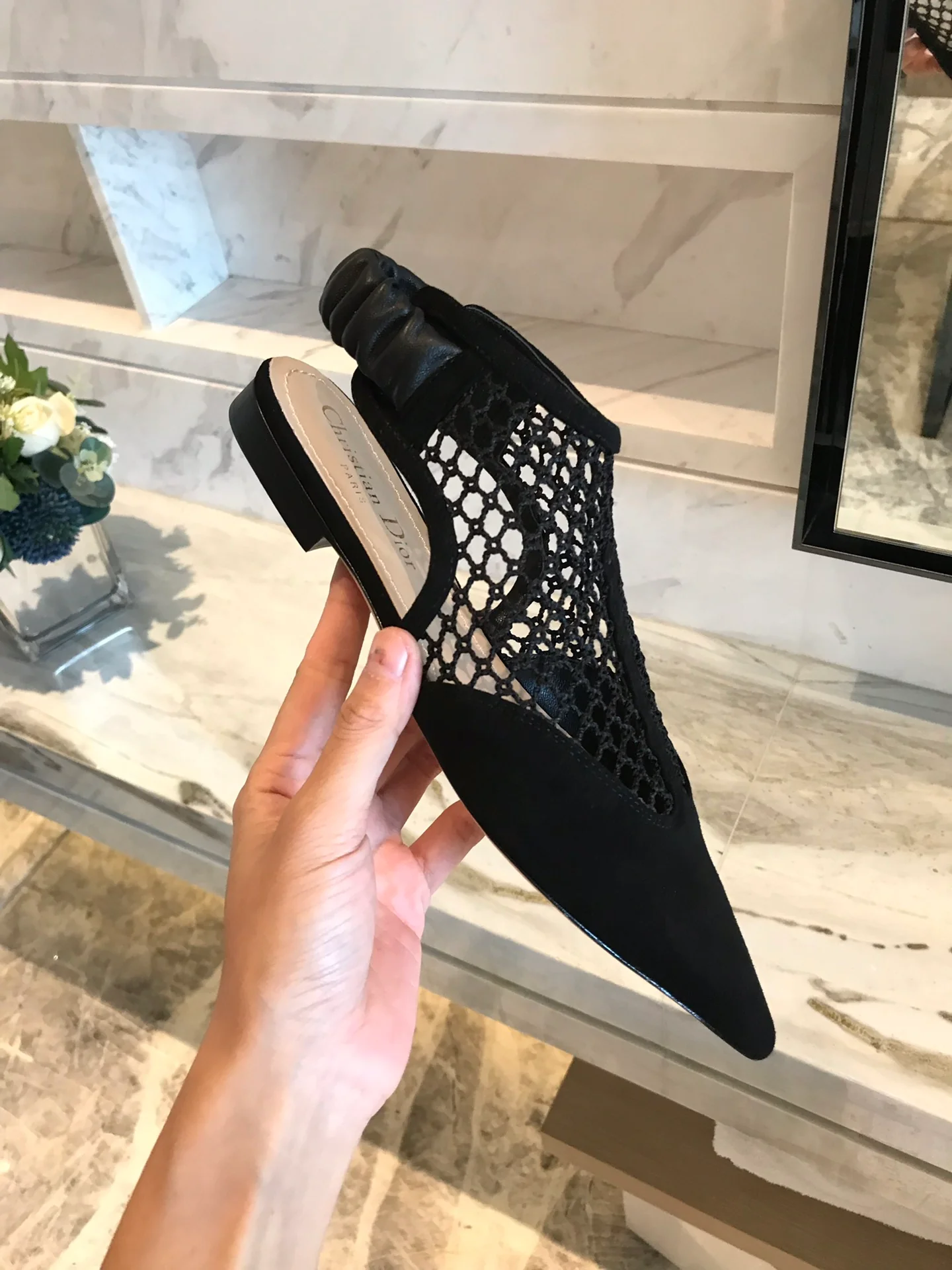 Балетки Dior с острым носком и сетчатым верхом - черные