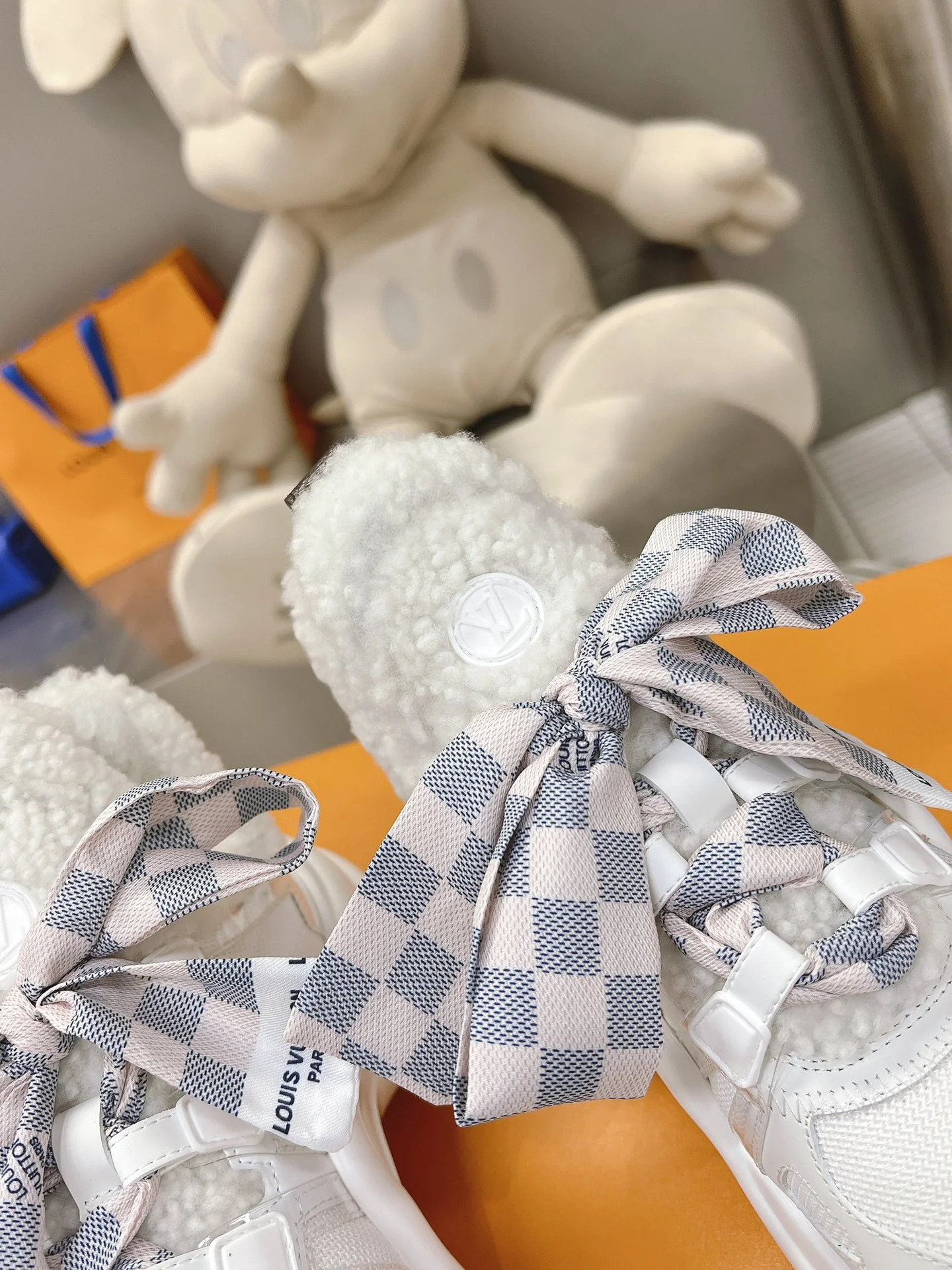 LV - Массивные туфли из шелковой кожи - Белые