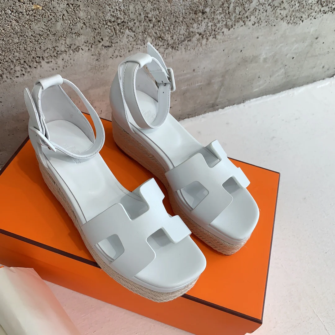 Сандалии на платформе Hermes - белые