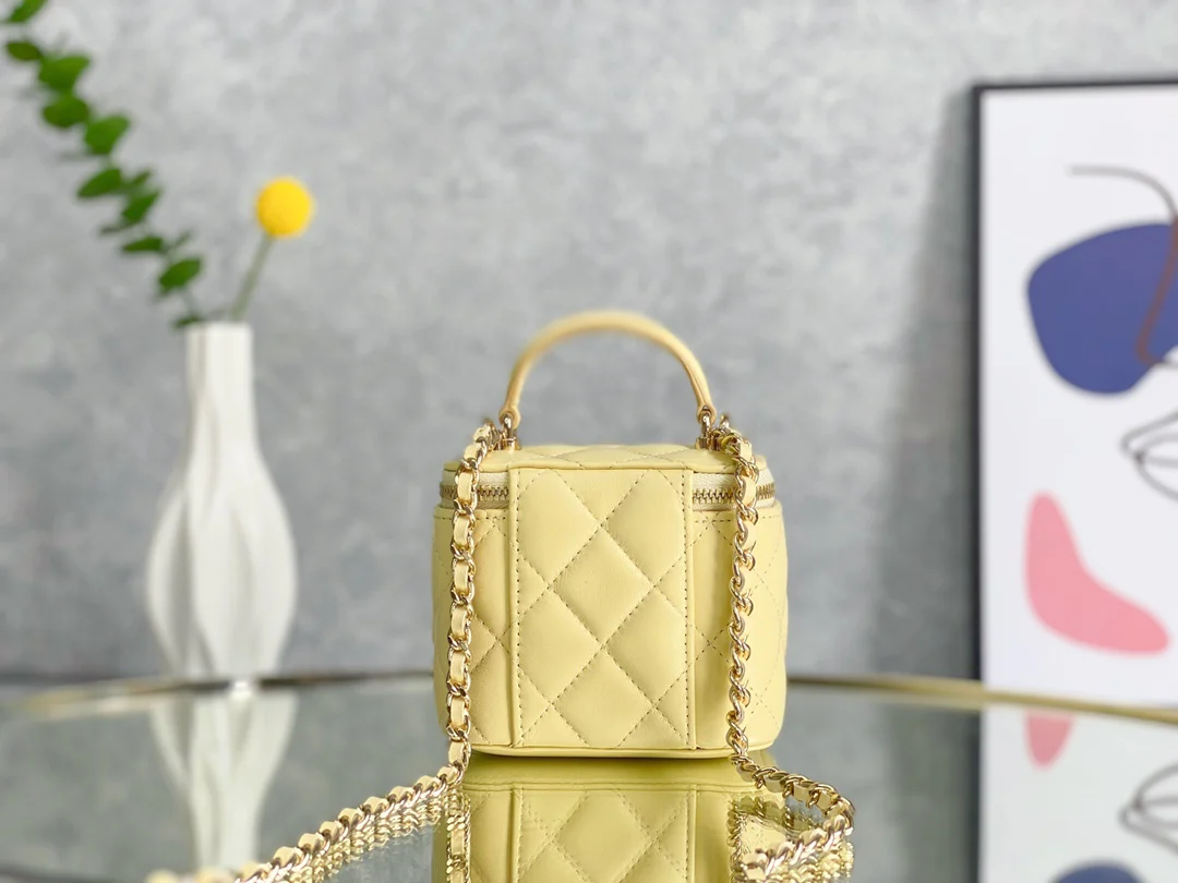 Новинка от Chanel 2022 года - Футляр для помады - Маленькая коробочка - Мини-версия ?Куриного желтка?