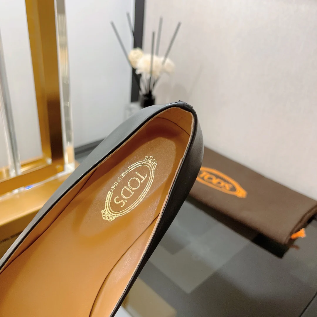 Туфли-балетки Tods с острым носком