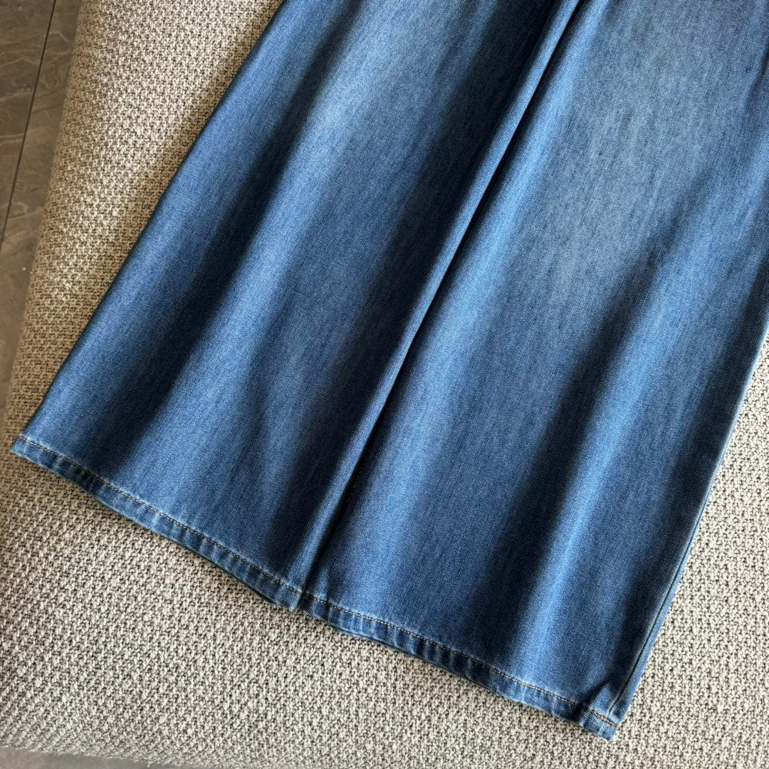 Новые джинсы Chanel 2403-24 с карманами и прямым кроем