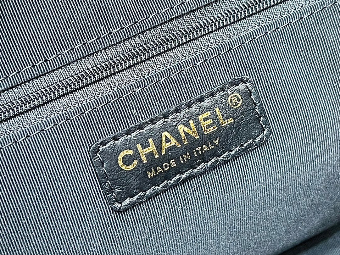 Маленькая сумка-боулинг Chanel 24a - черная