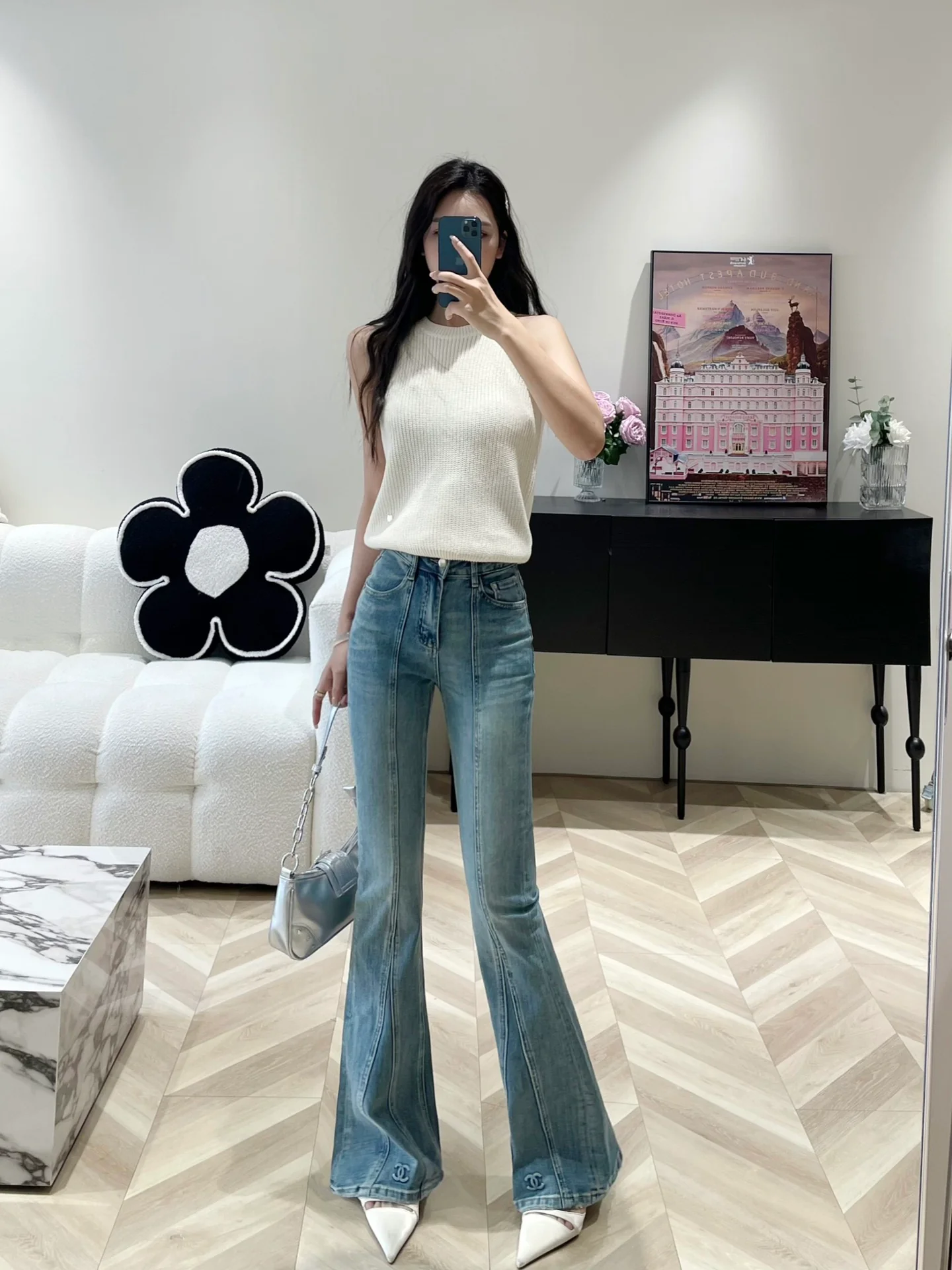 Джинсы Chanel 2403 с расклешенной юбкой и тиснением