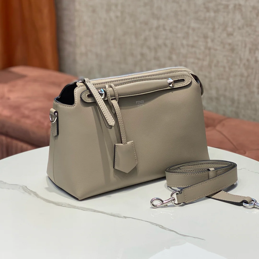 Сумка Fendi by the Way Boston — серая.