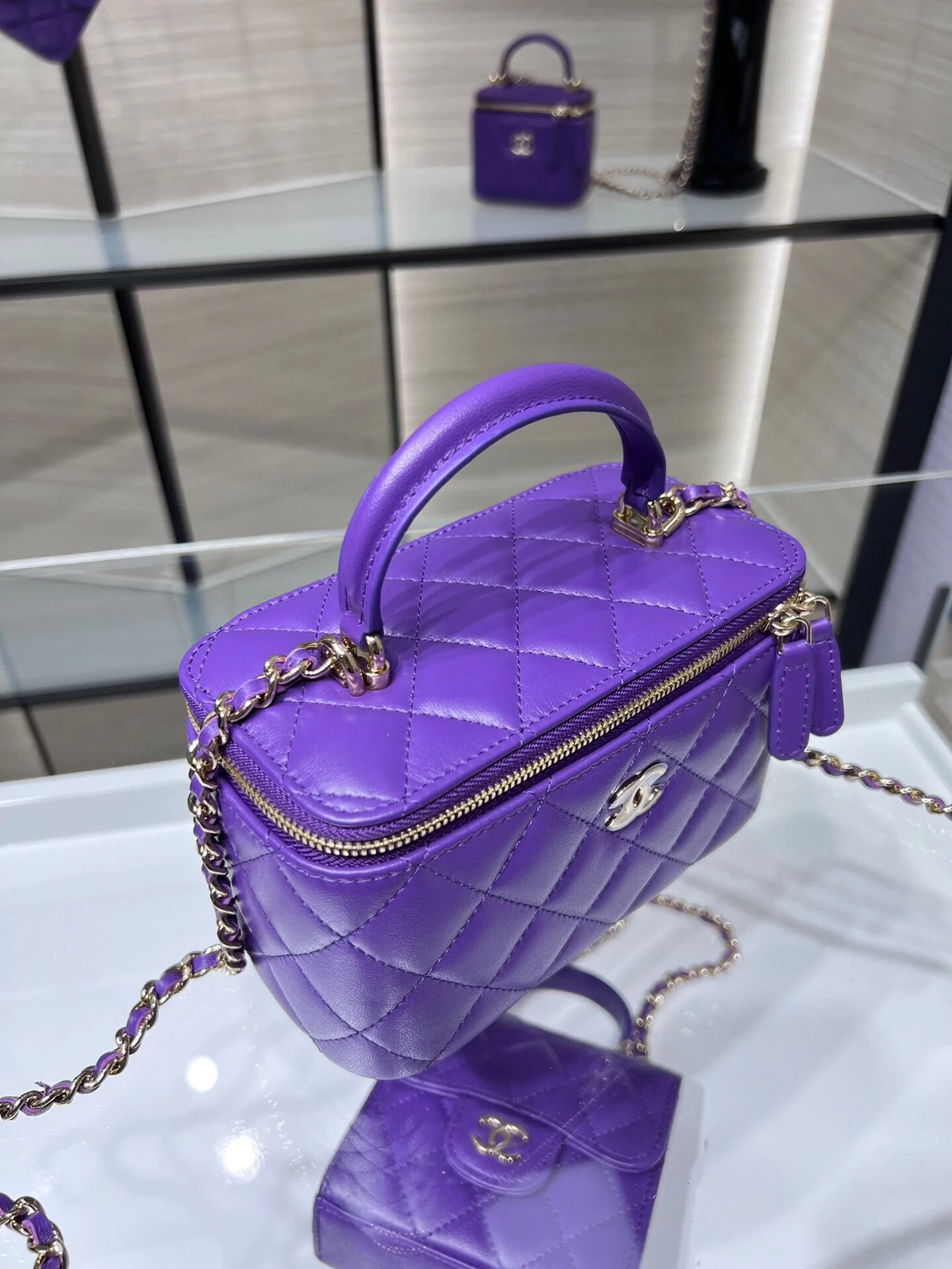 Футляр для помады Chanel 2022 Métiers d'Art - Квадратная коробочка - Фиолетовый