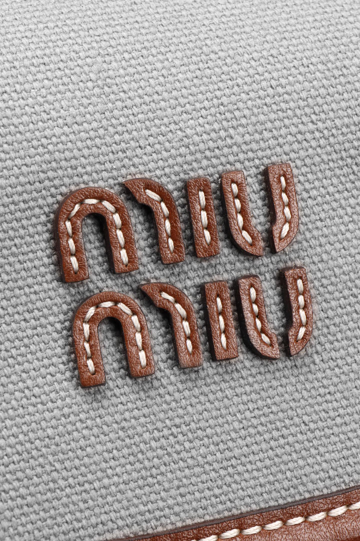 Рюкзак Miu Miu из канваса и кожи — Лондонская лимитированная серия — Большой, серый