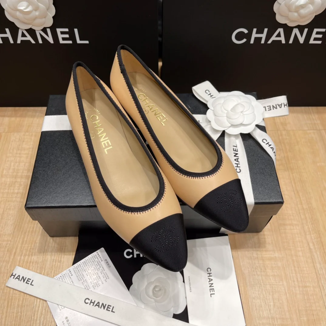 Chanel - Абрикосовые балетки с острым носком