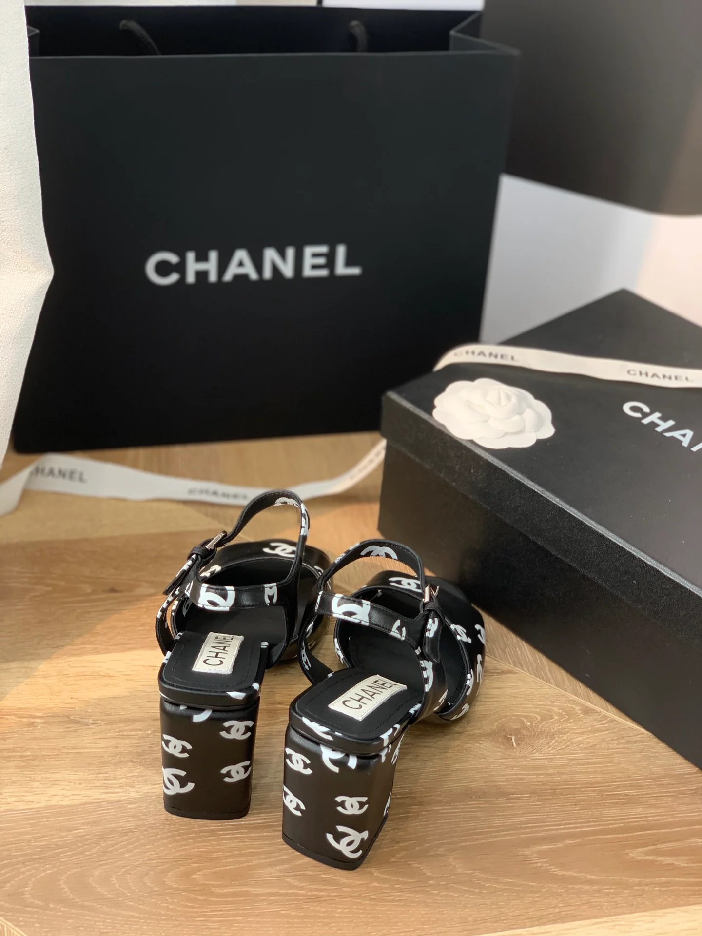 Chanel - Черные сандалии - Туфли на массивном каблуке