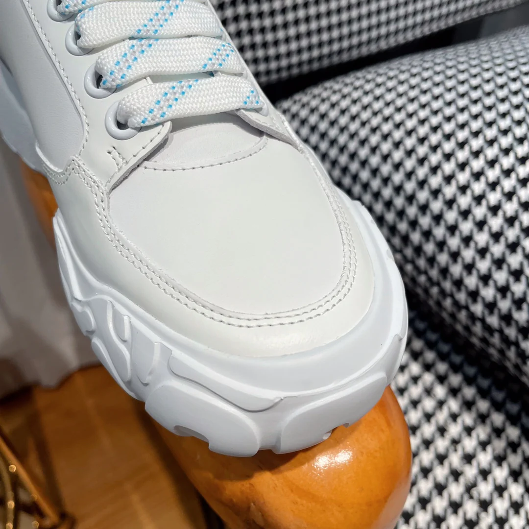 McQueen - Новые кроссовки - Silver Tail