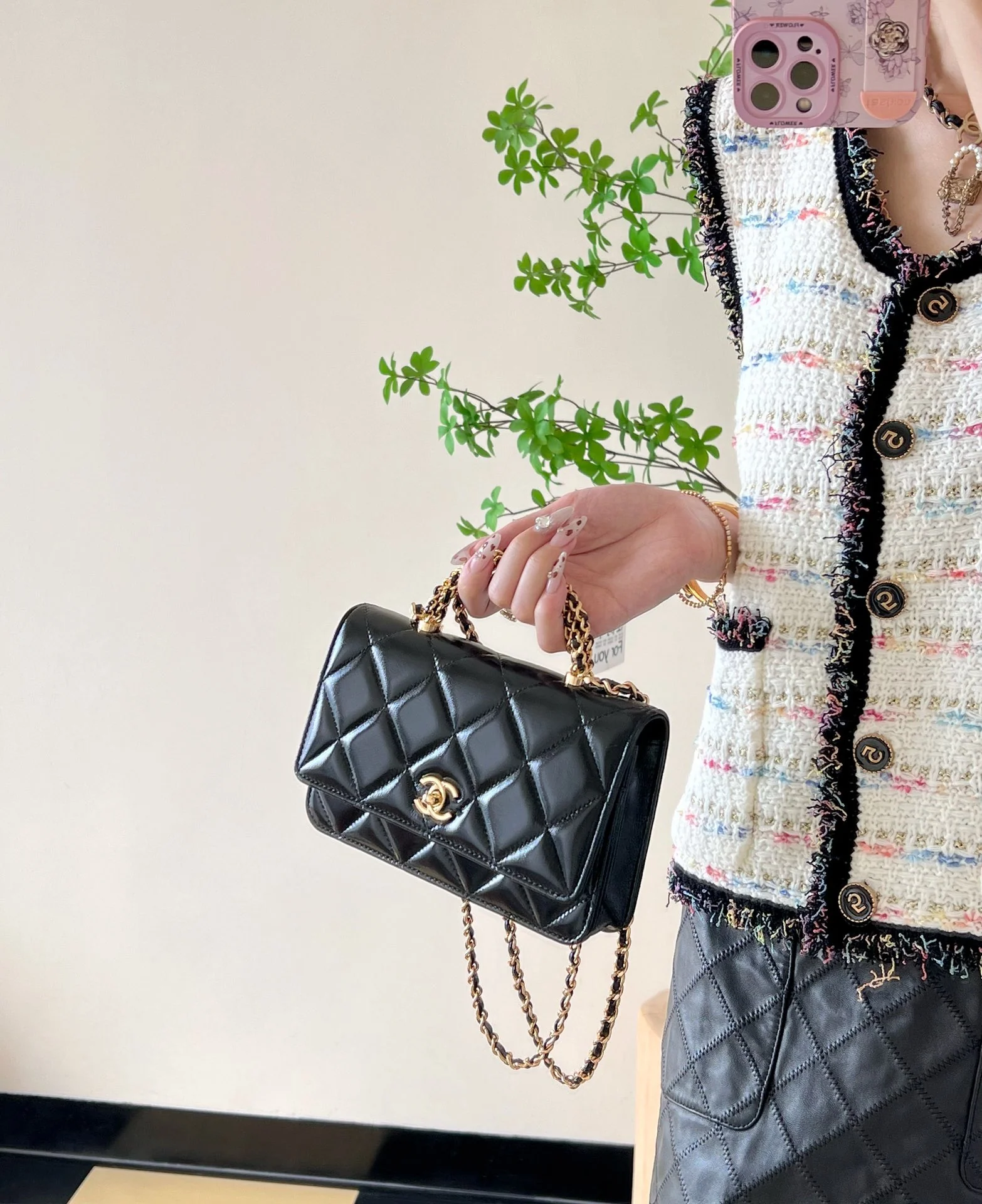 Сумка Chanel на цепочке с петлевой ручкой - WOC - Черная