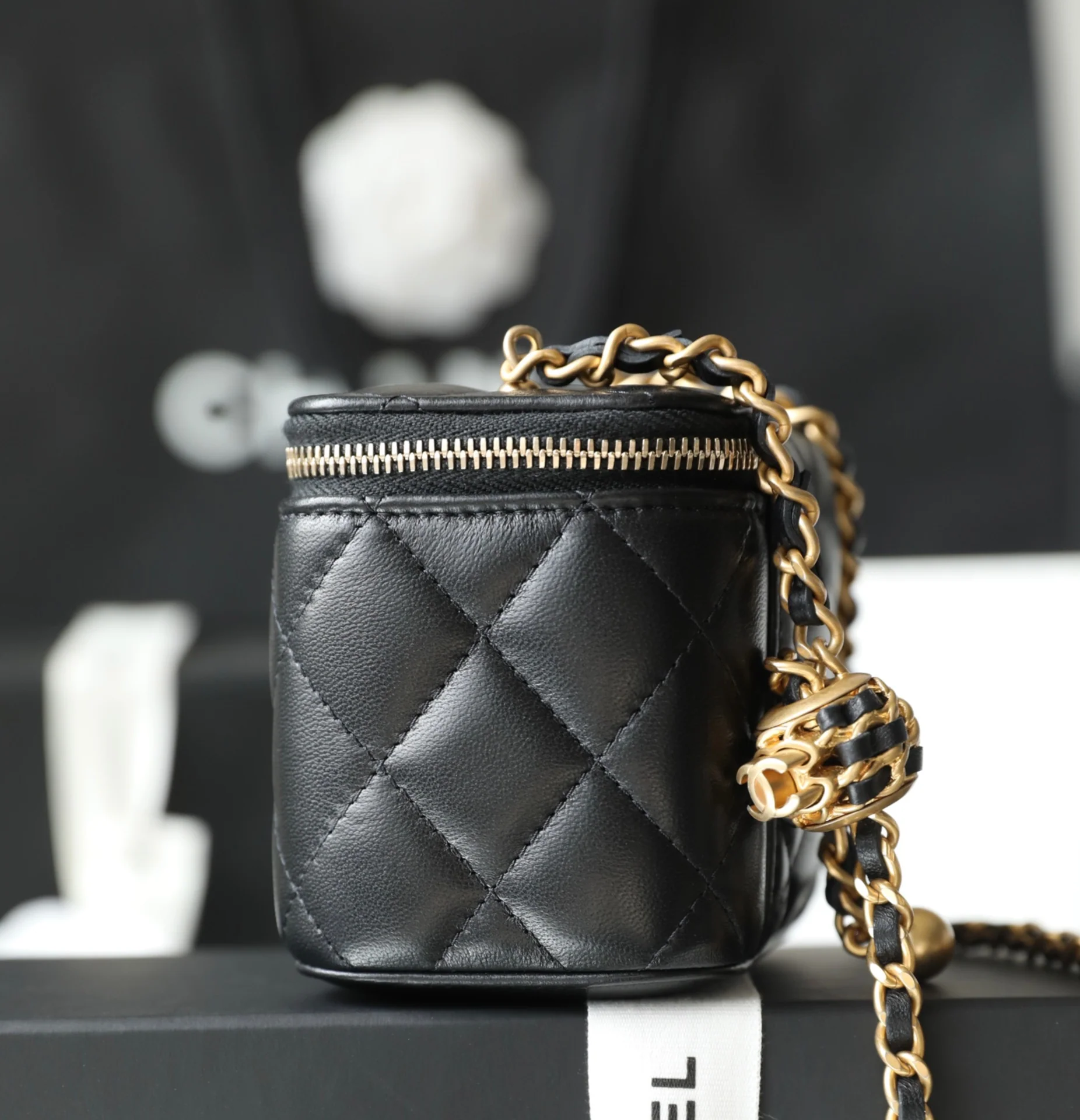 Chanel - Сумочка для помады 