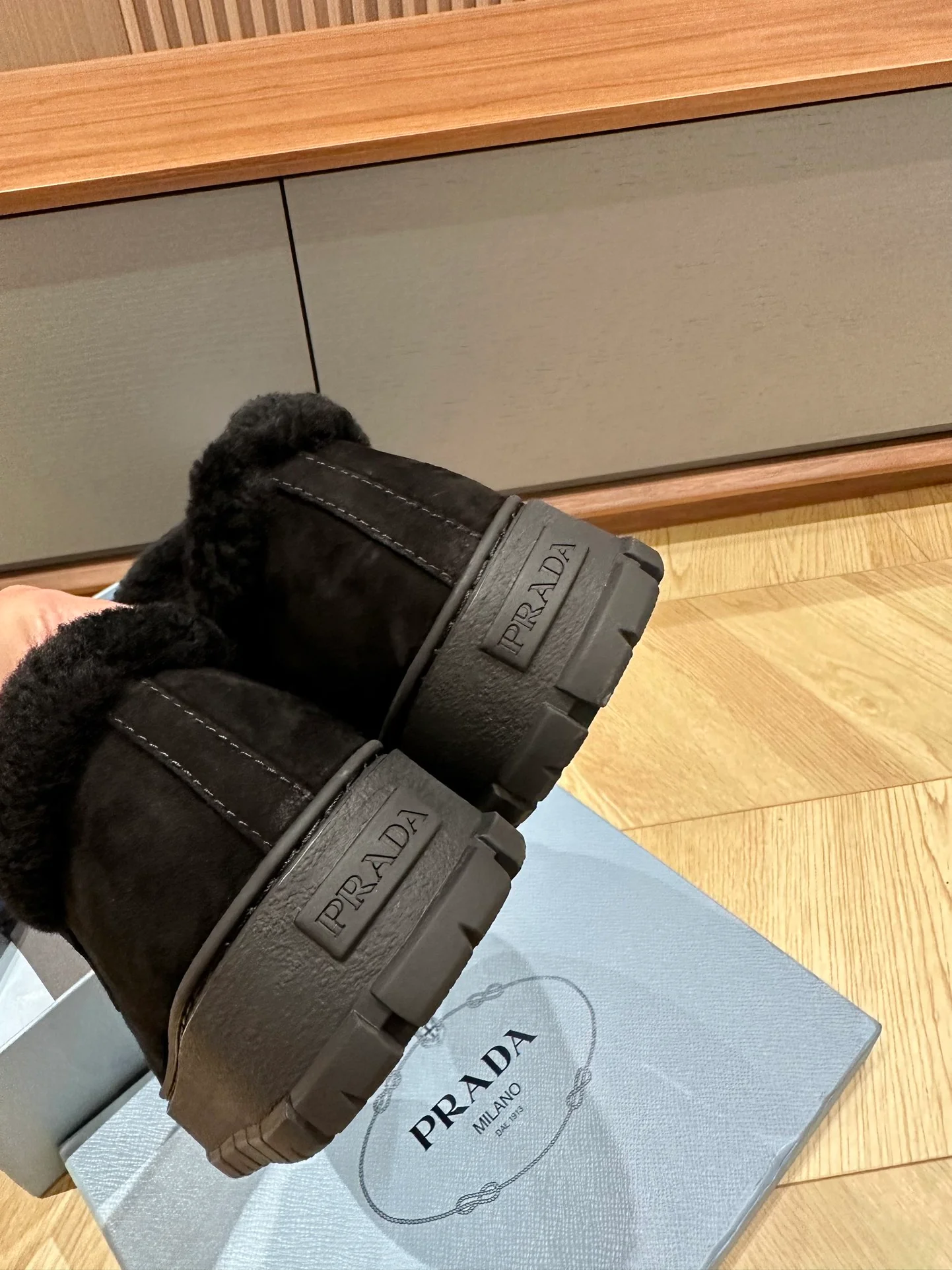 Prada - Замшевые шерстяные лоферы - Черные