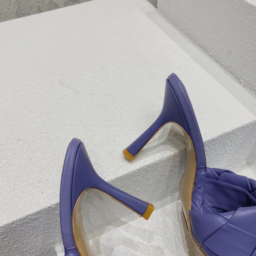 Новинка сезона весна/лето 2021 от BV - Плоские плетеные сандалии на шпильке - Фиолетовые