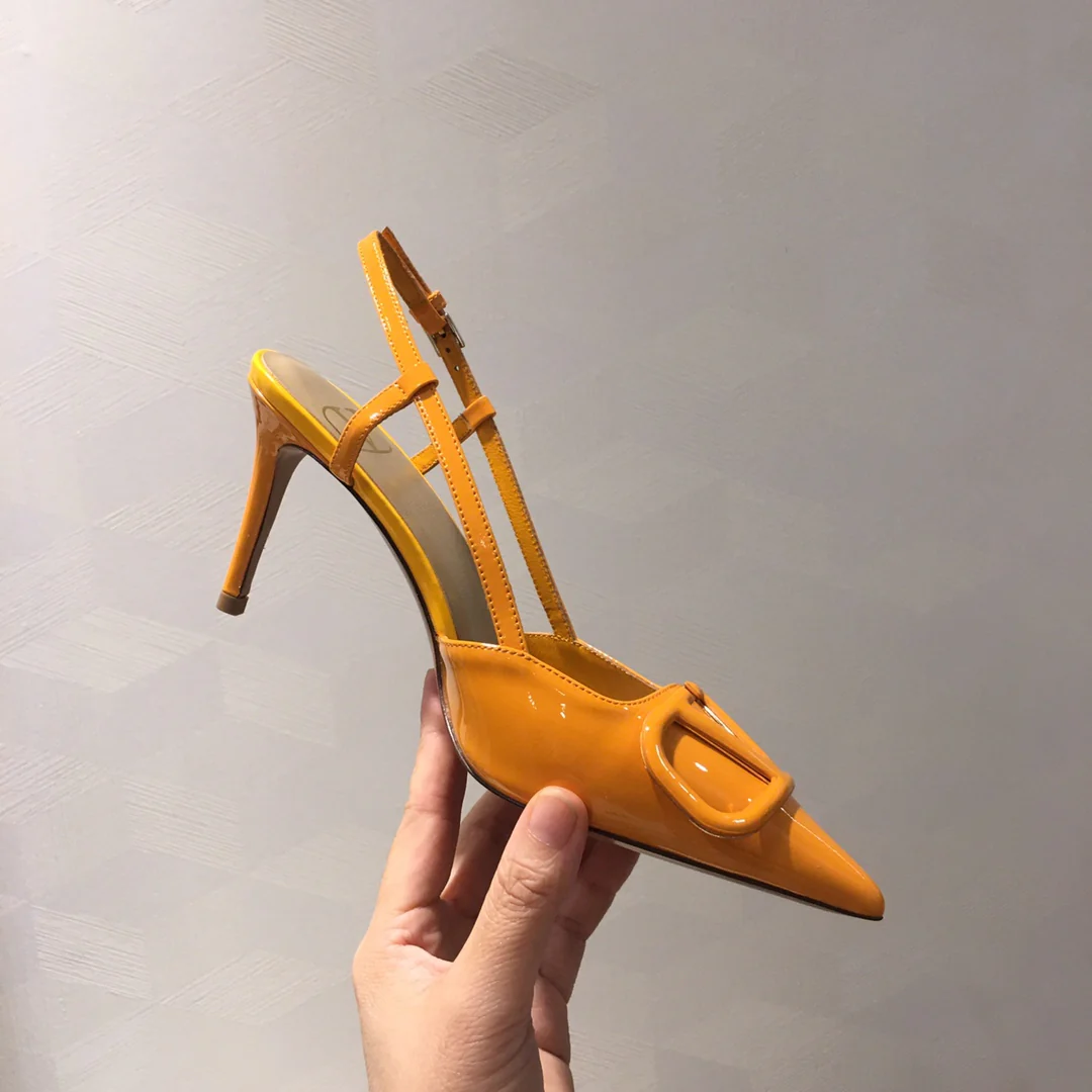 Лакированные сандалии Valentino с острым носком, оранжевые.