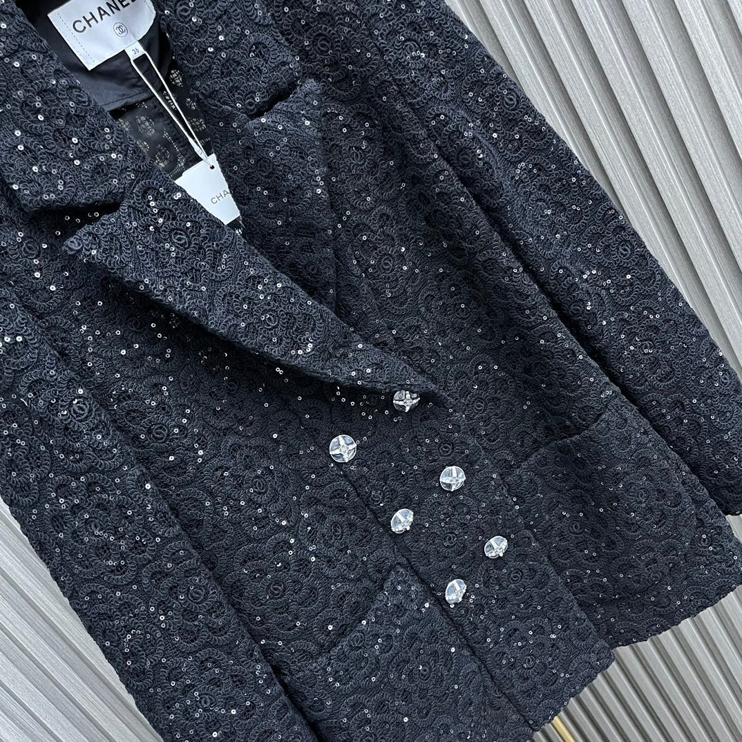 Chanel - Новинка 2403-24: Куртка, расшитая пайетками, черная