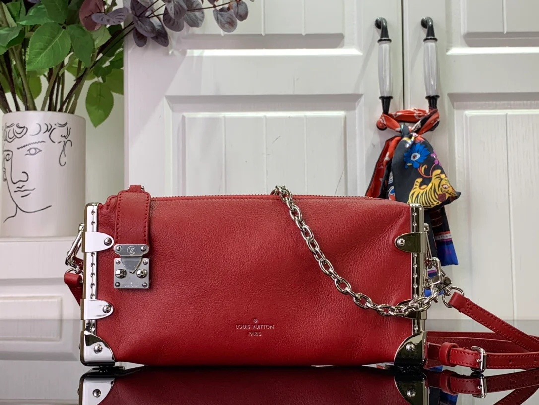 m25445-LV-slim-side-trunk chain bag-red